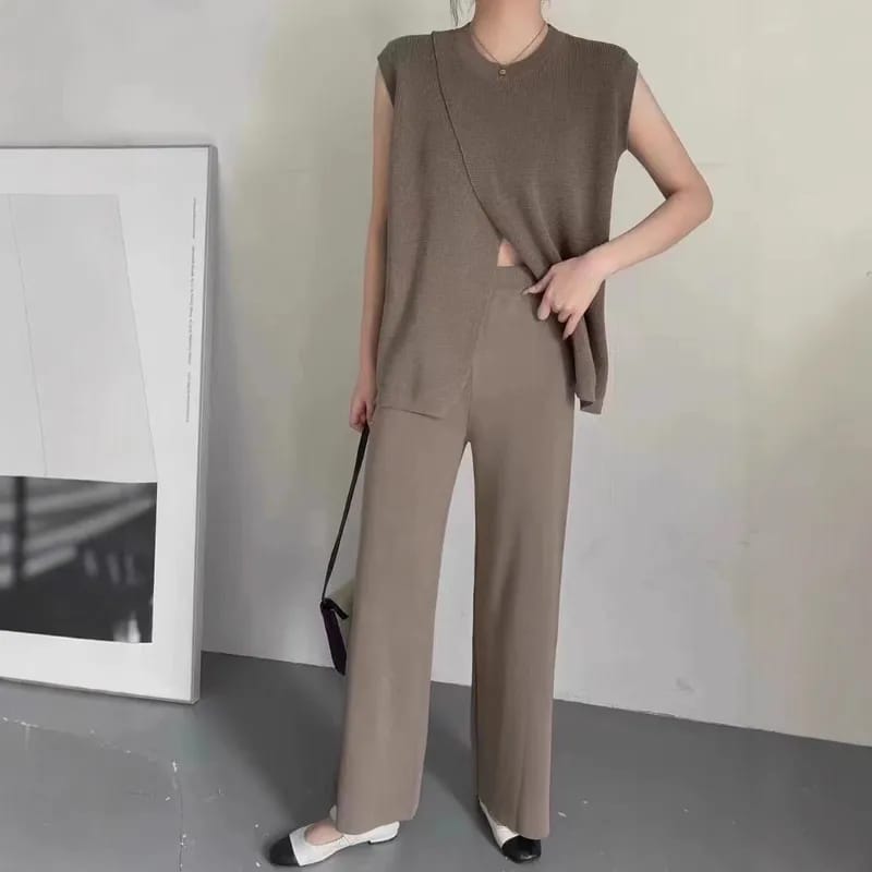 Conjunto fluido de top asimétrico y pantalón ancho
