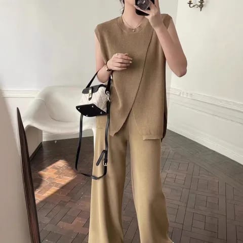 Conjunto fluido de top asimétrico y pantalón ancho